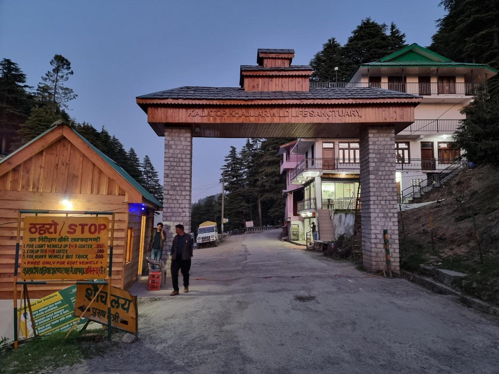 Forest Vibes Kalatop-Rooms And Restaurant دالهوزي المظهر الخارجي الصورة