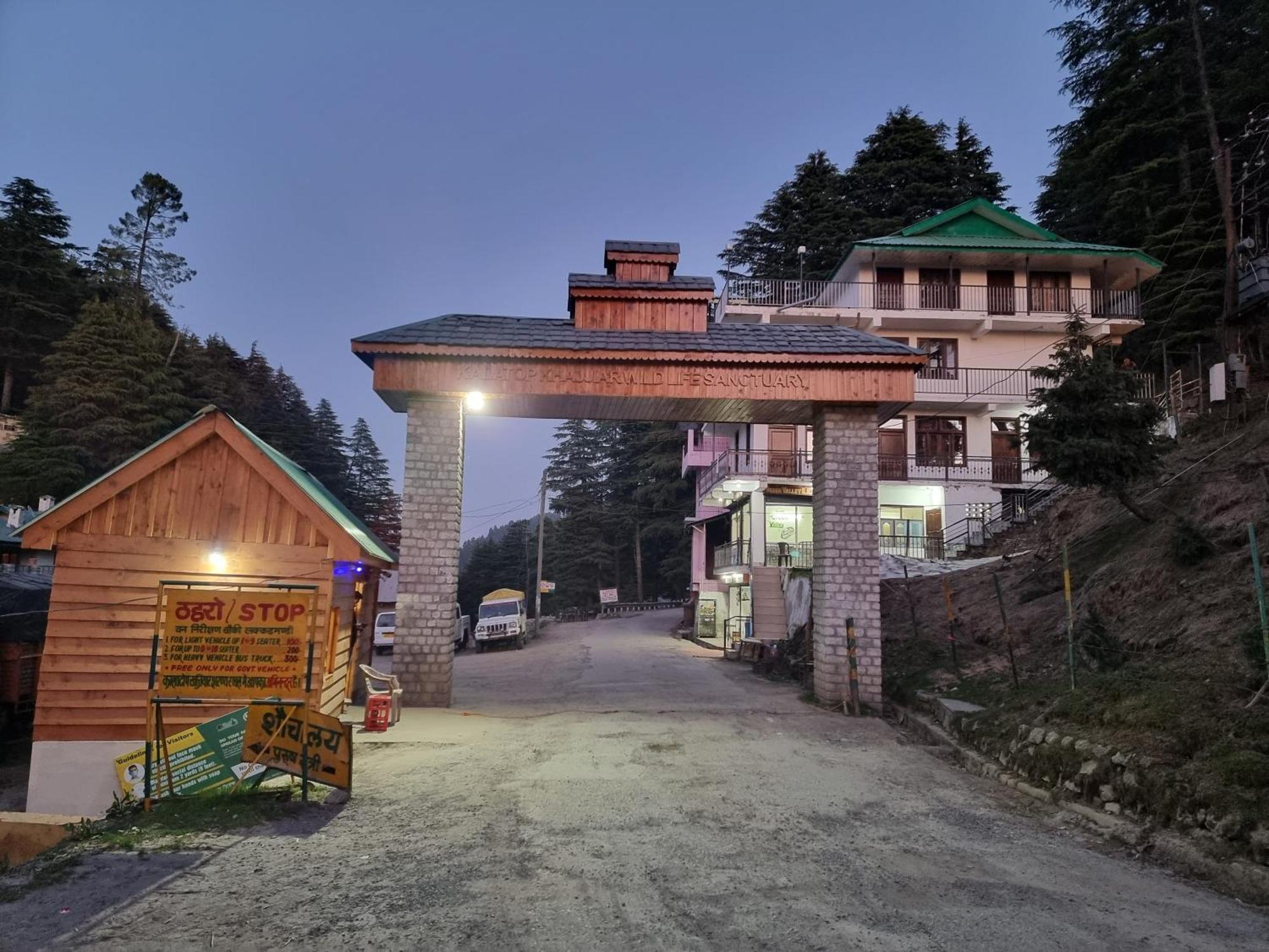 Forest Vibes Kalatop-Rooms And Restaurant دالهوزي المظهر الخارجي الصورة